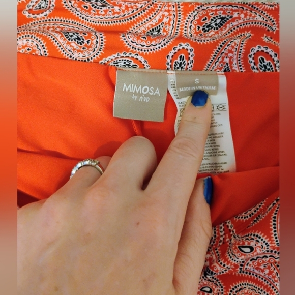 Nivo Red and White Golf Skort With Paisley Design. Size SMALL - Picture 2 of 4